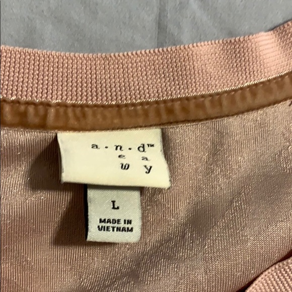 Blush blouse with velvet design - Picture 2 of 3